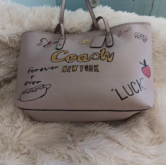 Coach Handbags - Coach TOTE